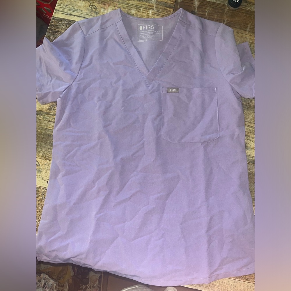 Figs scrub top